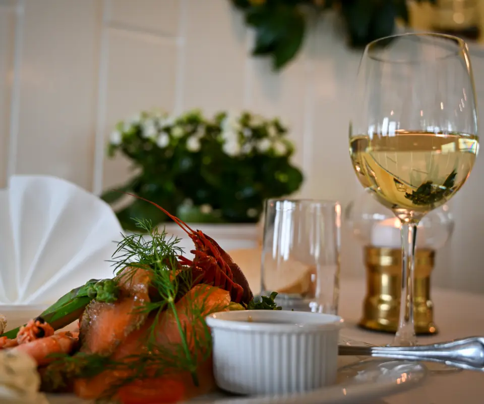 Et billede af Hotel Fjordkroen taget udefra