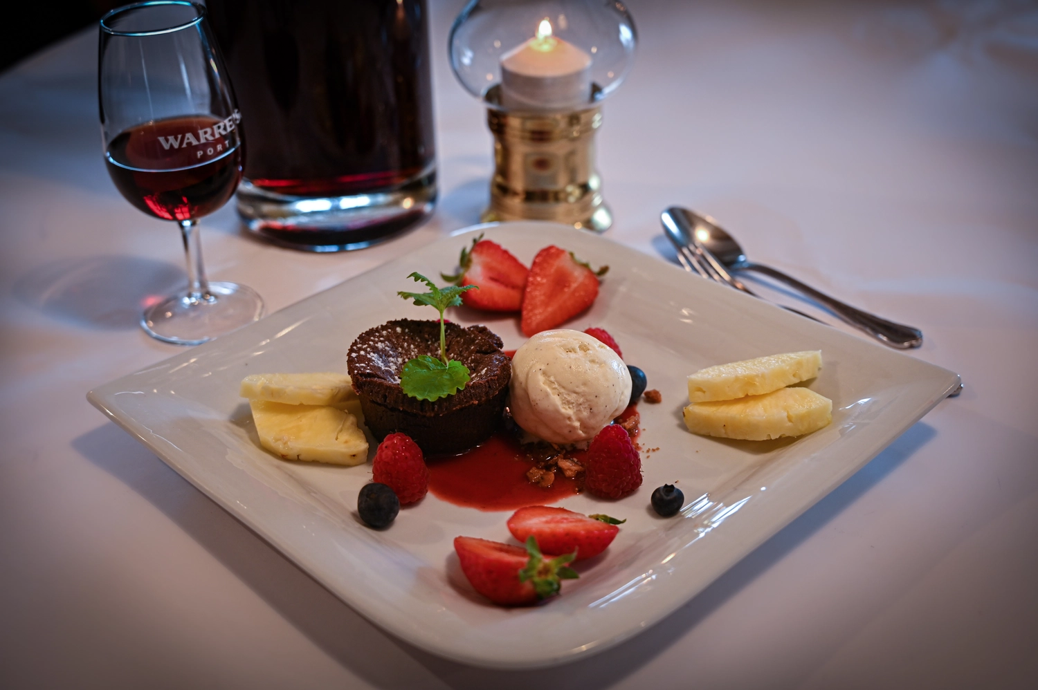 Chokoladefondant med is og dessertvin