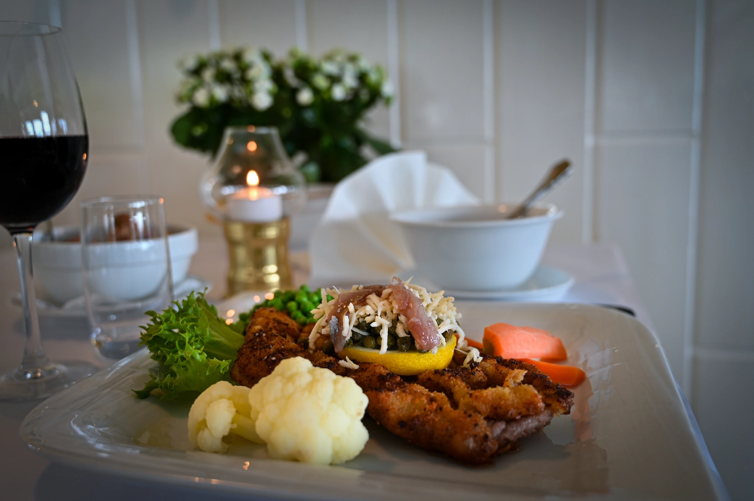 Weinerschnitzel med tilbehør